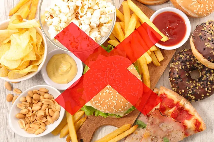 Thức ăn nhanh làm chậm quá trình tiêu hóa, gây đầy hơi và khó tiêu