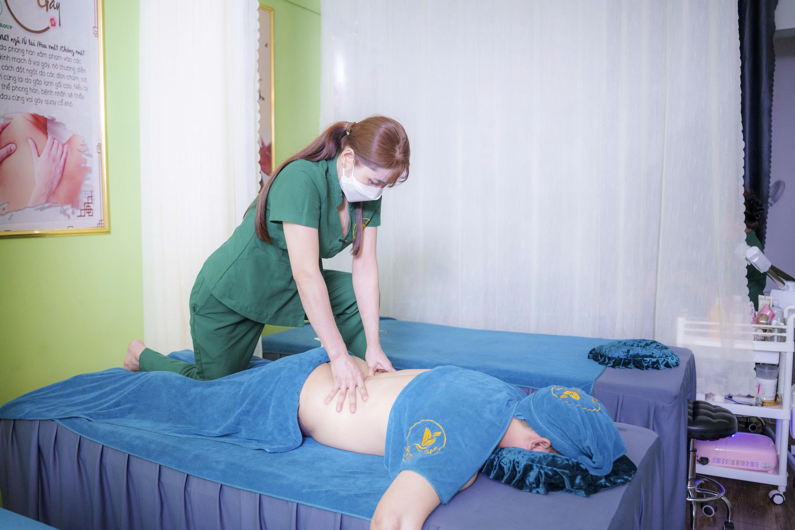 massage trị liệu là hình thức chuyên sâu hơn, nhằm điều trị các vấn đề sức khỏe cụ thể