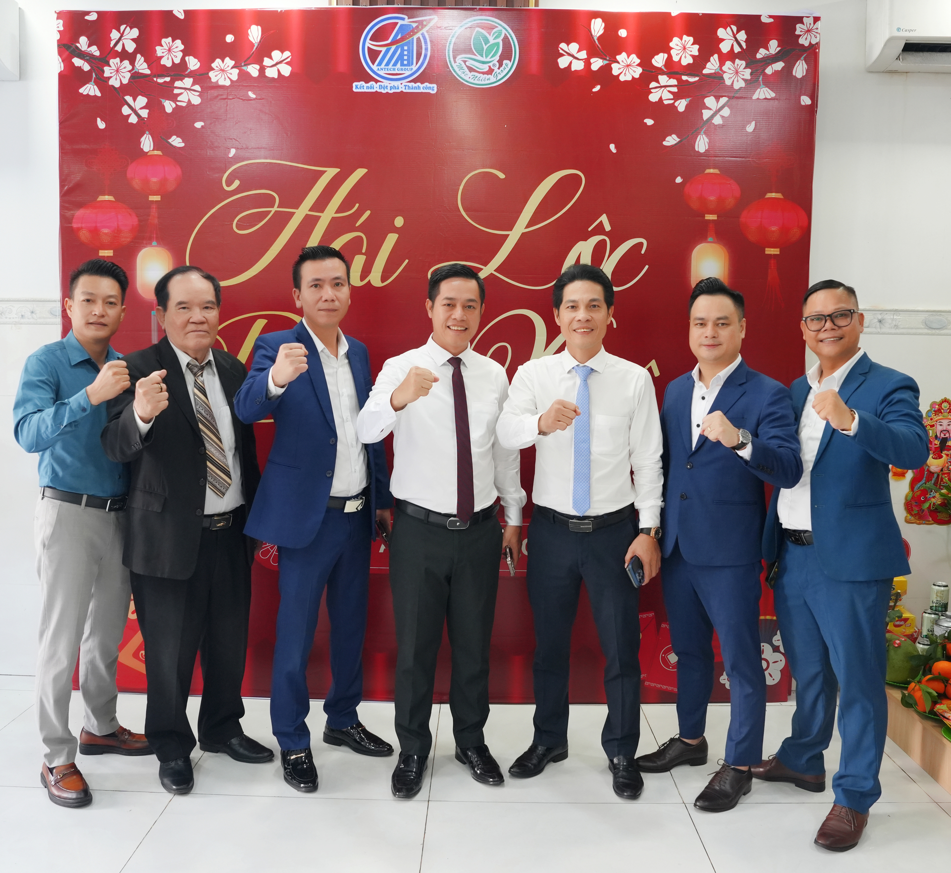Ban lãnh đạo Mộc Nhiên Group tại tòa tổng