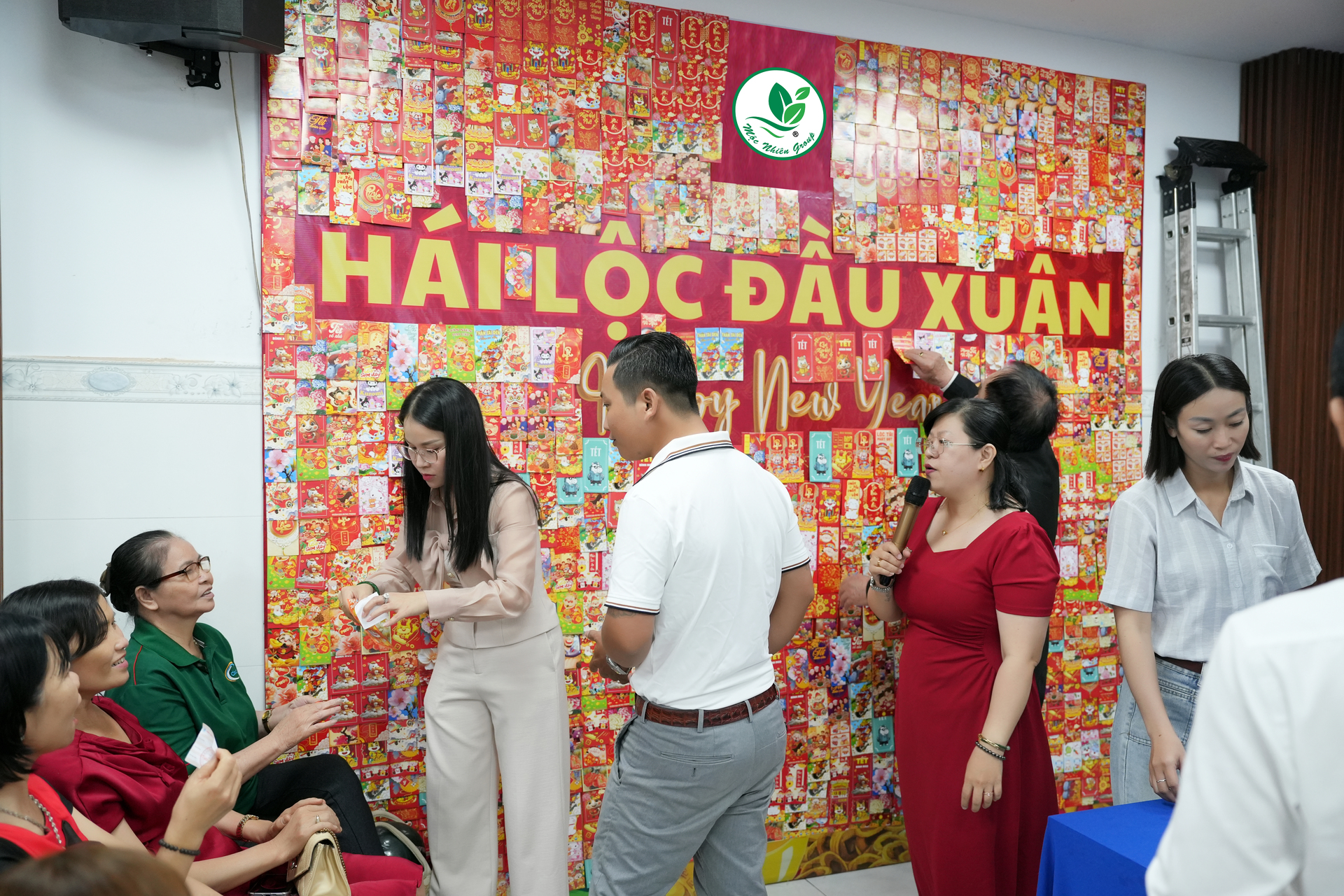 Khách mời tham gia Hái Lộc Đầu Xuân tại Hội trường Mộc Nhiên Group